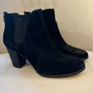 Women’s Koolaburra by UGG Dezi Short Boots - size 10